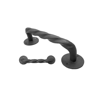 Puño retorcido sobre rosetas de 45mm. 